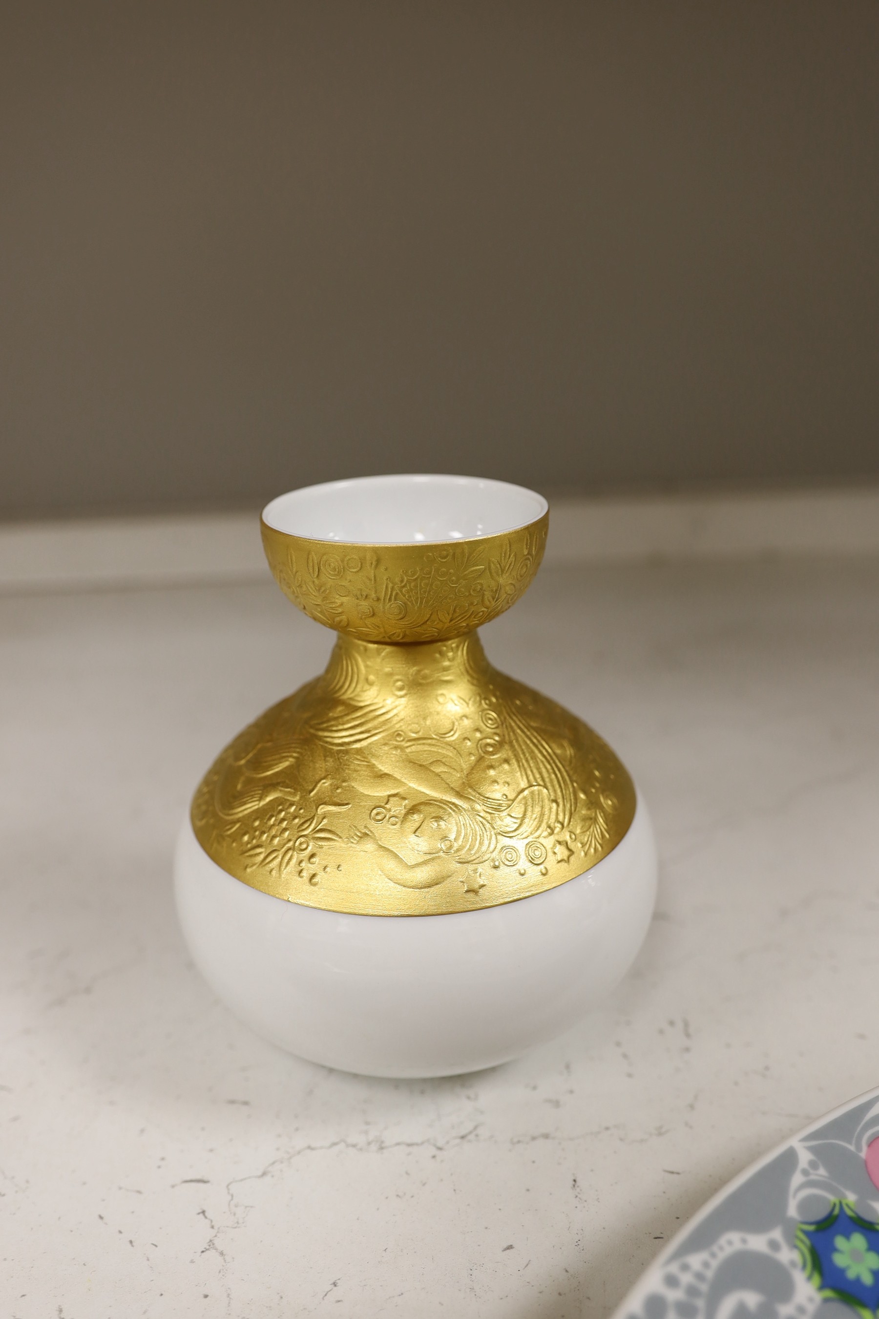 Two Bjørn Wiinblad for Rosenthal dishes, a gilt vase and four matching dishes, height of vase 14cm